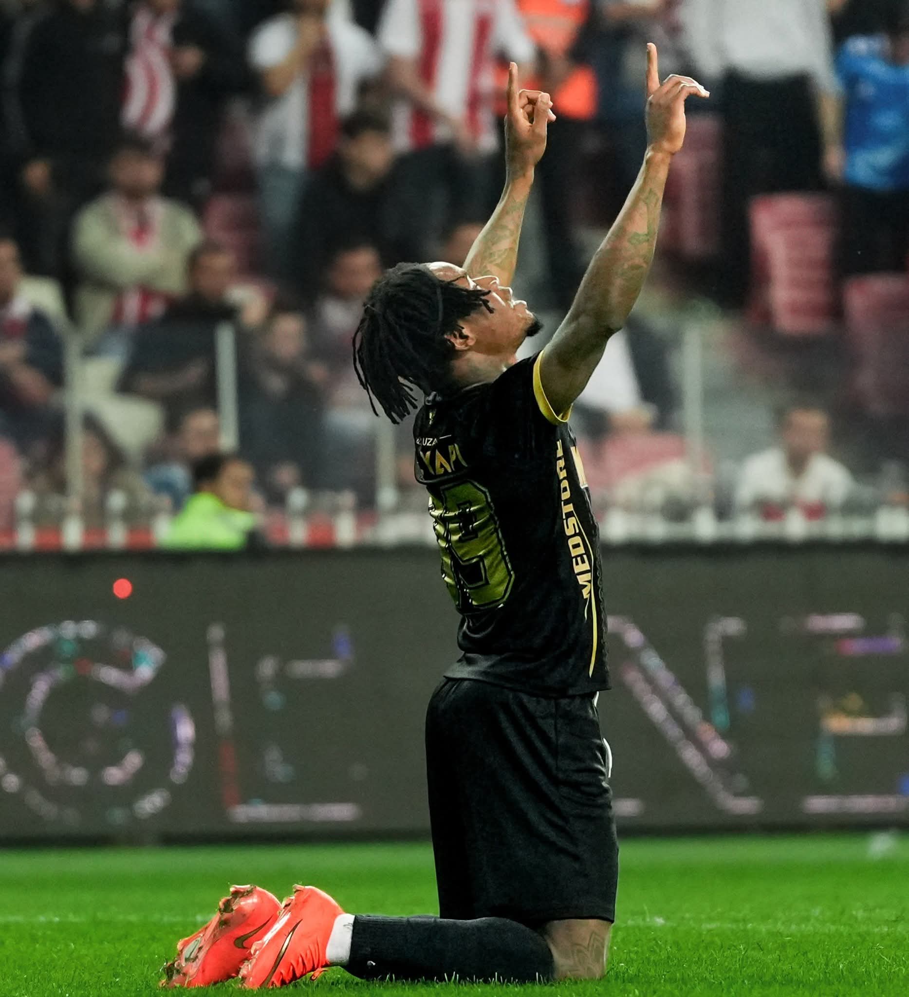 Gift Orban scores penalty, provides assist in Amdespor's victory